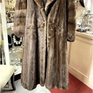 Vintage Mink fur coat. Most expensive furs.  Excellent condition. Looks new!